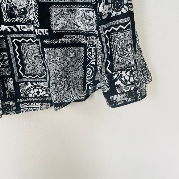 Chico’s Black White Buttondown shirt size L - Picture 5 of 7